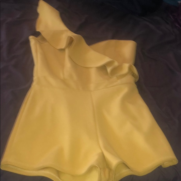 Yellow romper - Picture 2 of 2